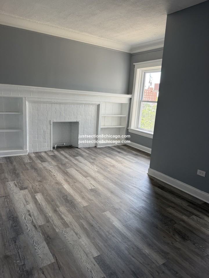 7049 S Clyde Ave #3S - Photo 5 of 7