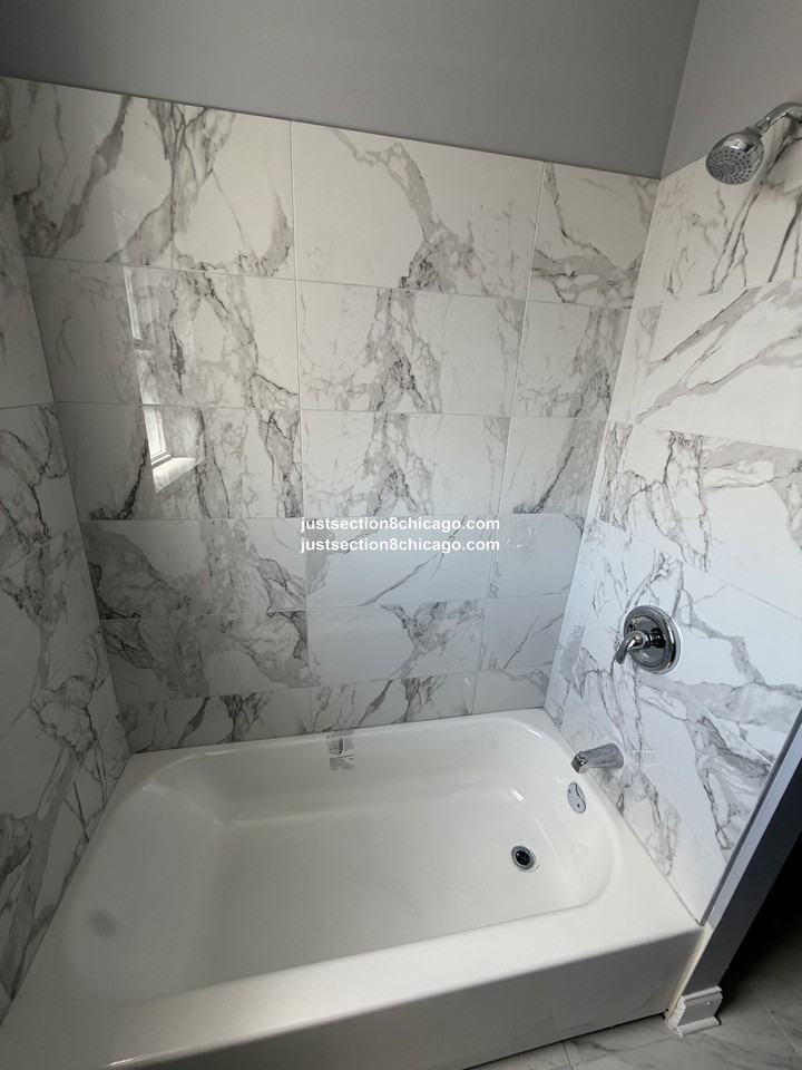 7049 S Clyde Ave #3S - Photo 6 of 7