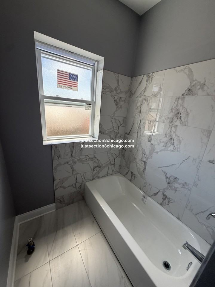 7049 S Clyde Ave #3S - Photo 7 of 7