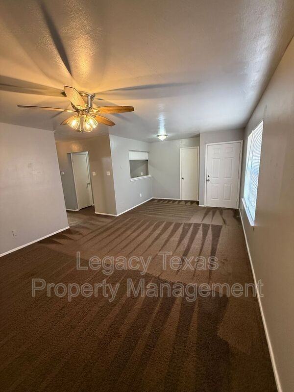 1714 Short St #D - Photo 4 of 17