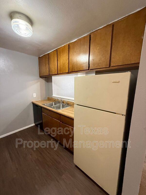 1714 Short St #D - Photo 6 of 17