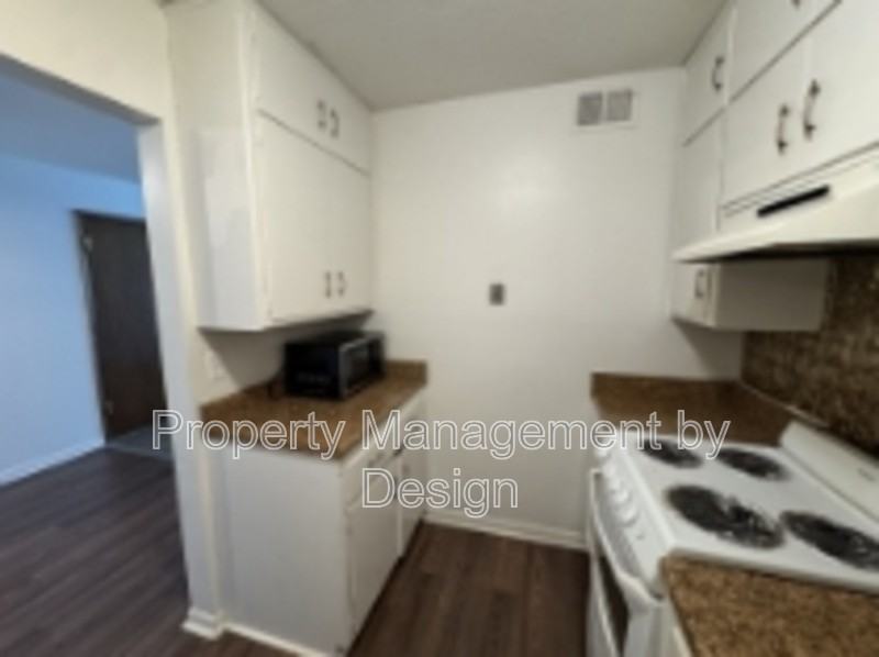 1033 5th St #6 - Photo 6 of 14