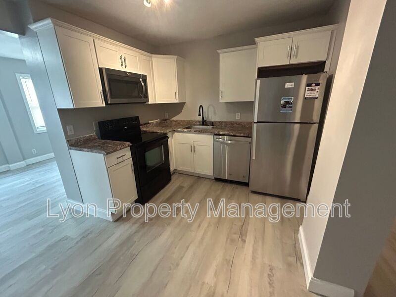 36 Boyle Ave - Photo 2 of 16