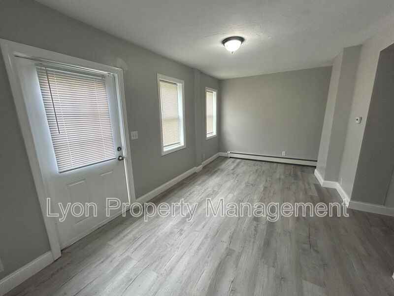 36 Boyle Ave - Photo 3 of 16