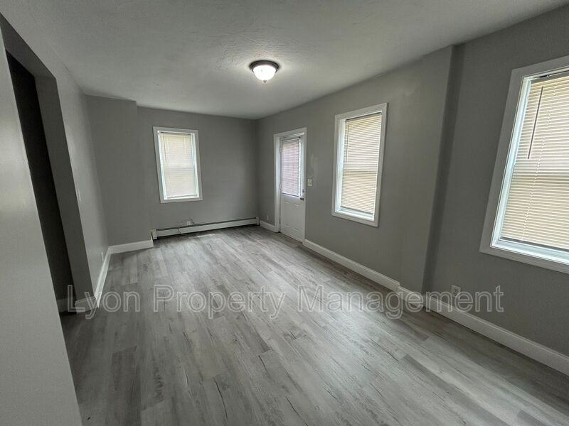 36 Boyle Ave - Photo 4 of 16