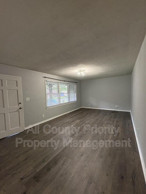 513 W Jones Ave - Photo 3 of 13