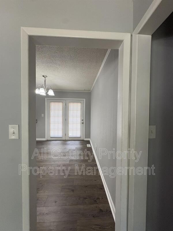 513 W Jones Ave - Photo 5 of 13