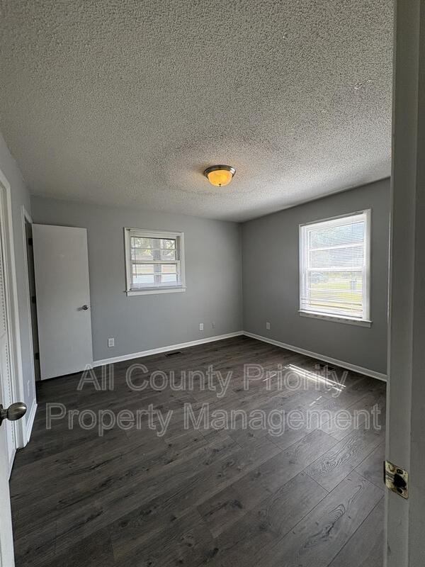 513 W Jones Ave - Photo 7 of 13