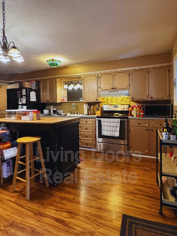 2301 South St - Photo 4 of 33