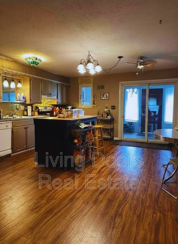 2301 South St - Photo 5 of 33