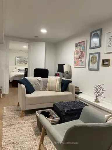 76 Bellwoods Ave - Photo 3 of 10