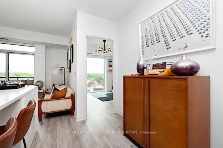 106 Dovercourt Rd #611 - Photo 2 of 11
