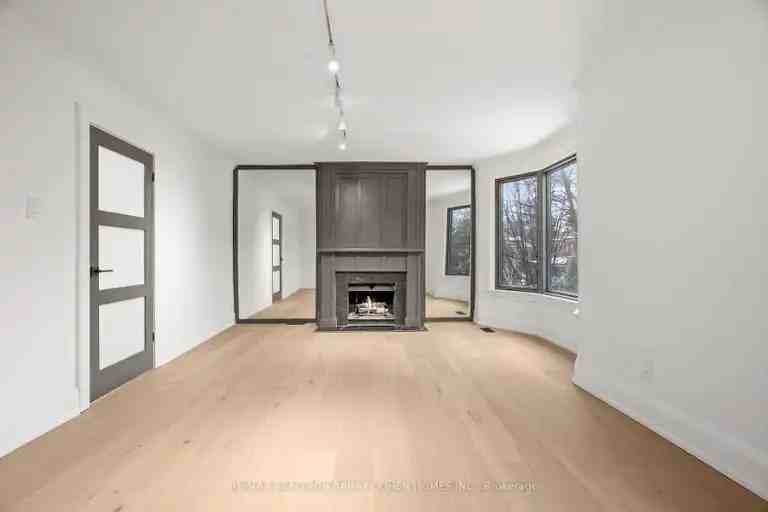 231 Macpherson Ave - Photo 4 of 25