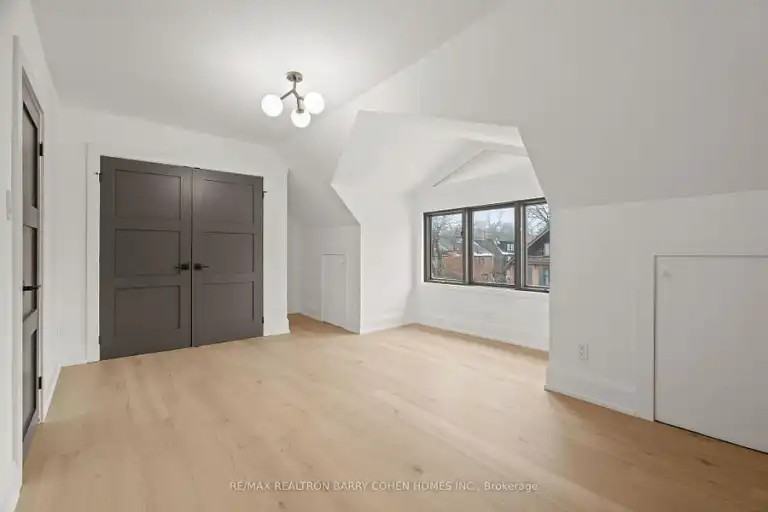 231 Macpherson Ave - Photo 5 of 25