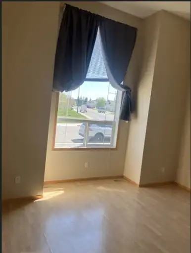 94 Drummond Ave - Photo 4 of 30