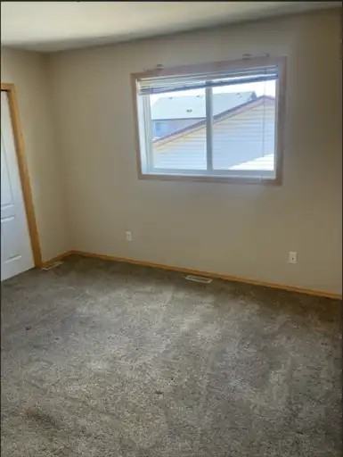 94 Drummond Ave - Photo 7 of 30