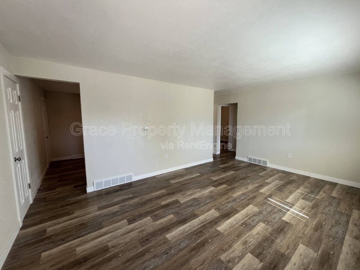 543 S 1st Way - Photo 2 of 10