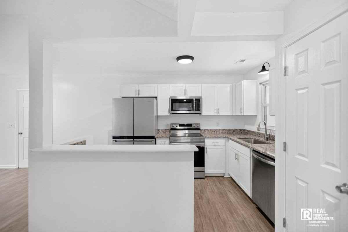 108 Eagle St - Photo 3 of 10