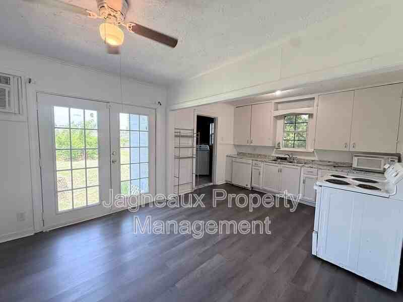 525 Magnolia St - Photo 3 of 9
