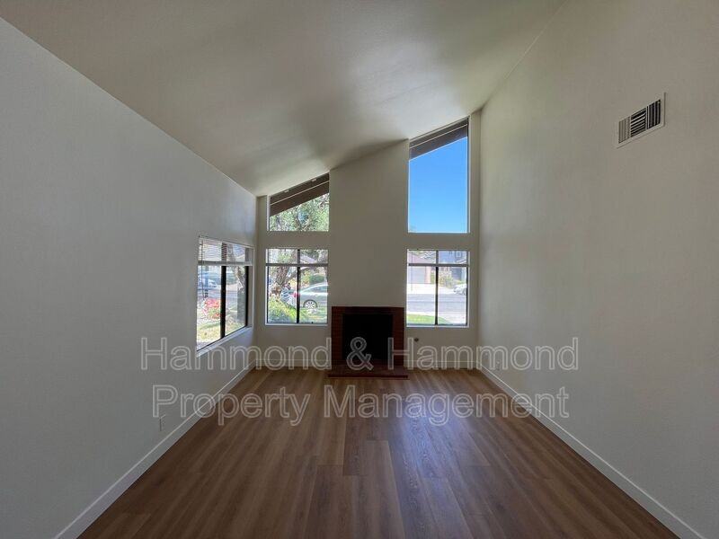 21812 Vintage St - Photo 6 of 33