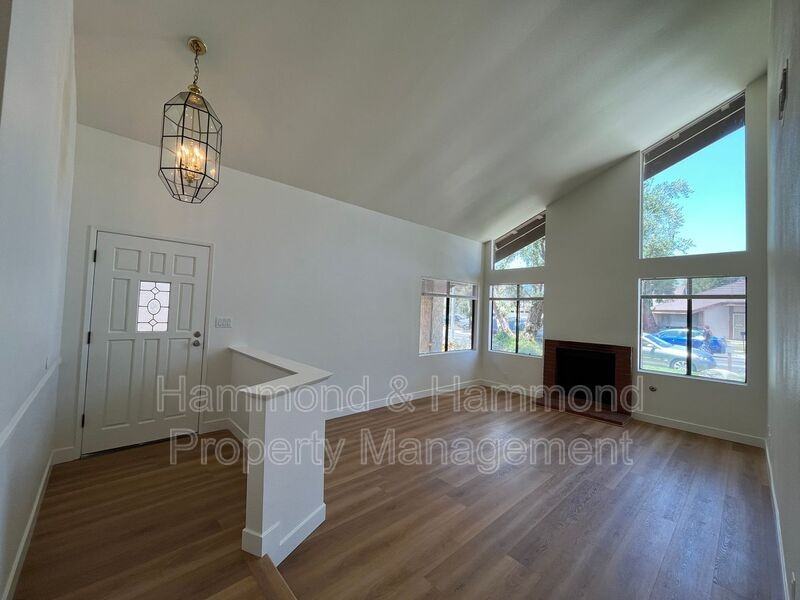 21812 Vintage St - Photo 7 of 33