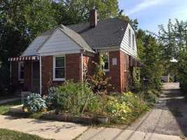 featured image of 210 Perrin St