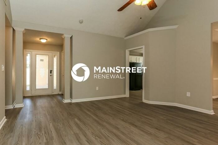 250 Saratoga Ct - Photo 3 of 16