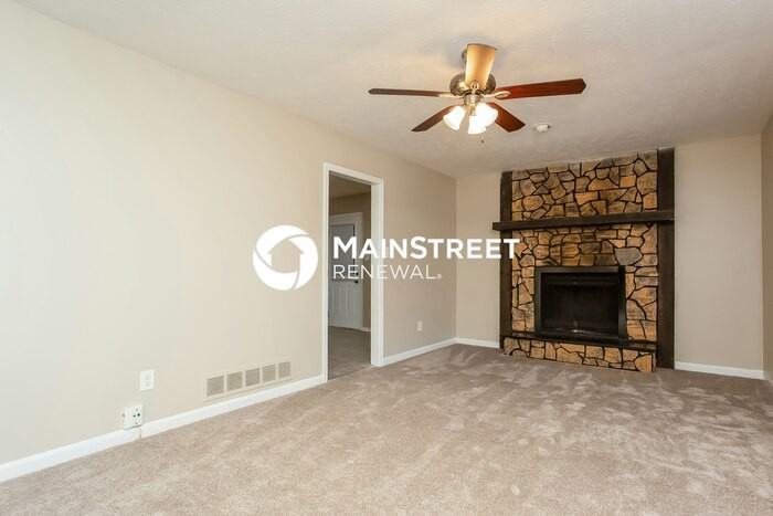 2165 Knighton Dr - Photo 2 of 15