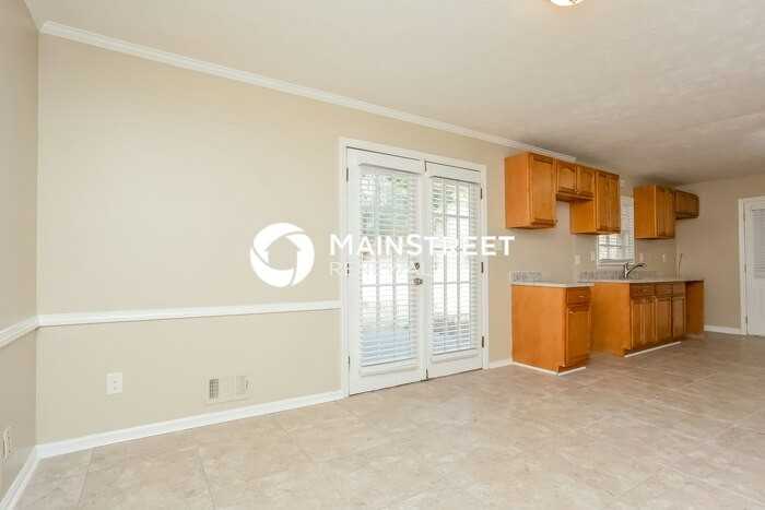 2165 Knighton Dr - Photo 4 of 15