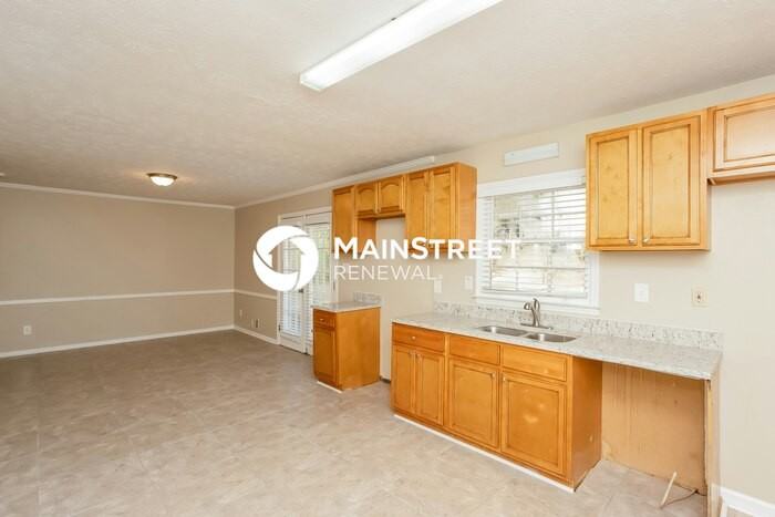 2165 Knighton Dr - Photo 5 of 15