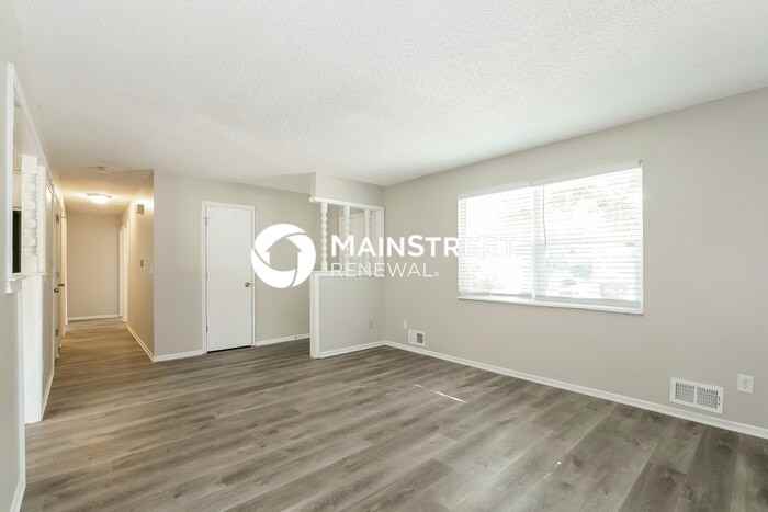 1007 Colbern Dr - Photo 2 of 18