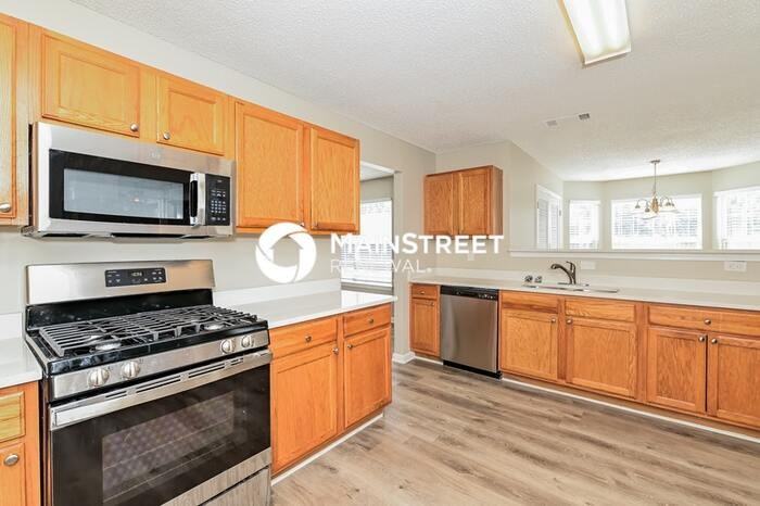 345 Kaleb Ct - Photo 7 of 17