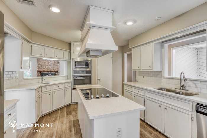 13823 Swiss Hill Dr - Photo 6 of 15
