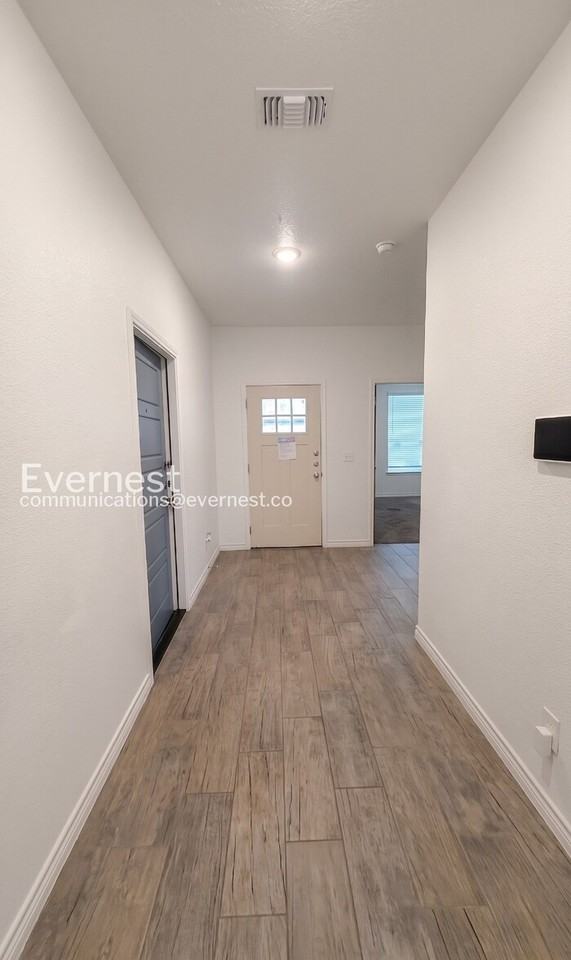 621 Old Glory Rd - Photo 4 of 20