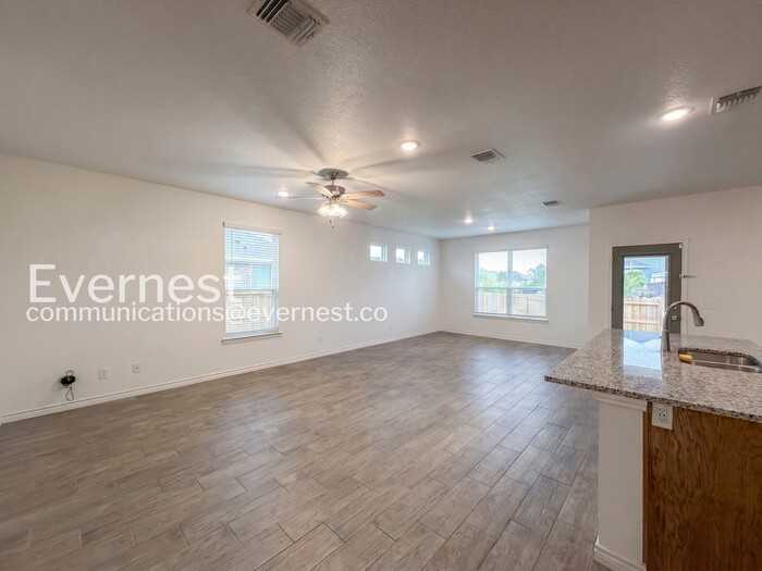 621 Old Glory Rd - Photo 5 of 20