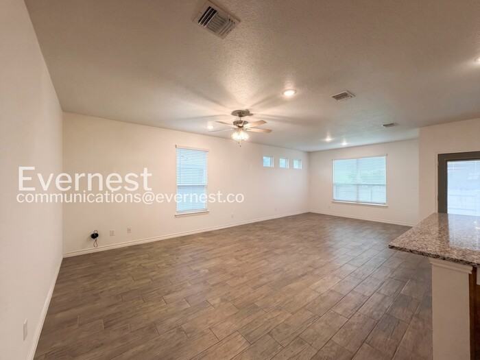621 Old Glory Rd - Photo 7 of 20