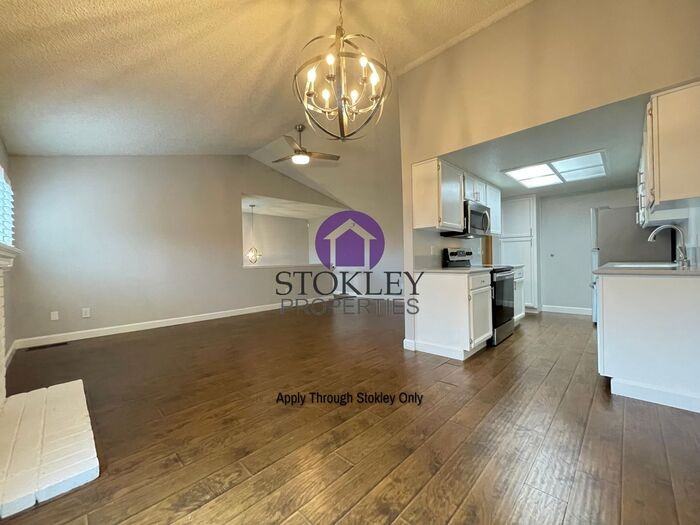 461 Camelback Rd - Photo 2 of 8
