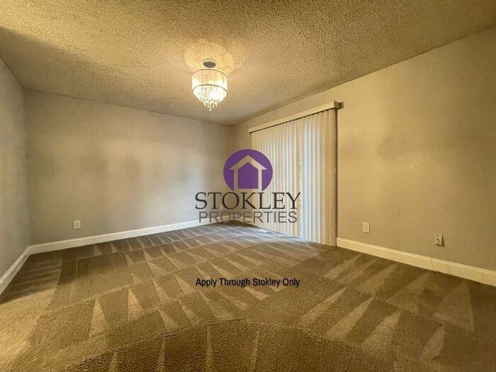 461 Camelback Rd - Photo 4 of 8