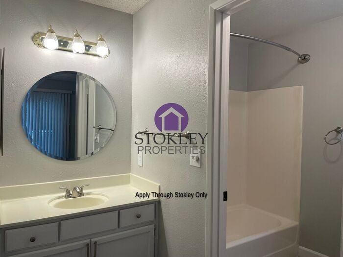 461 Camelback Rd - Photo 5 of 8