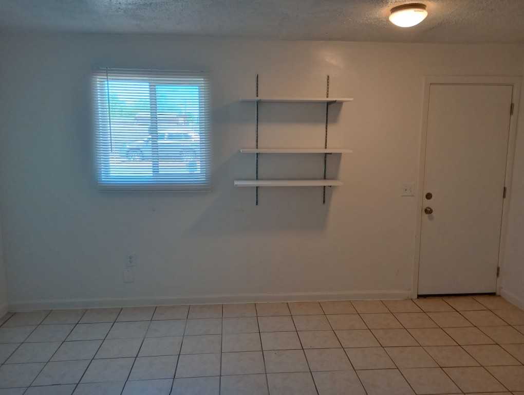 1003 N Jefferson St #3 - Photo 5 of 11