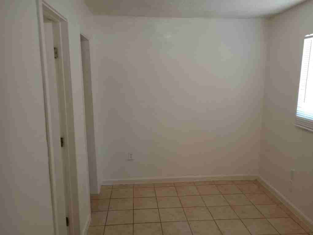 1003 N Jefferson St #3 - Photo 6 of 11