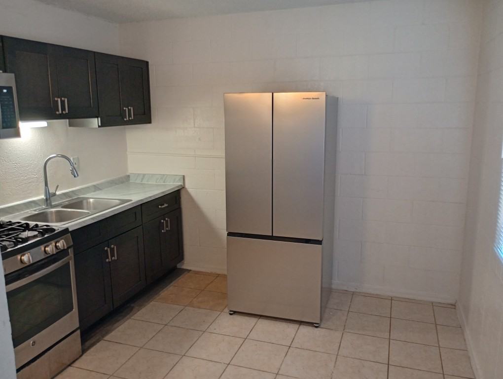 401 N D St #11 - Photo 2 of 11