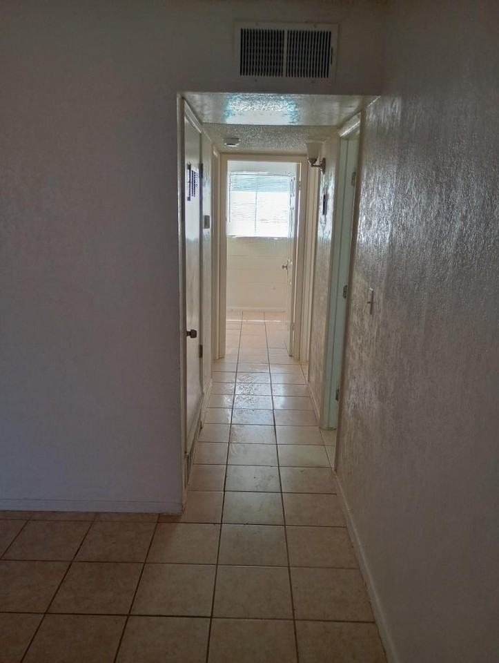 401 N D St #11 - Photo 3 of 11