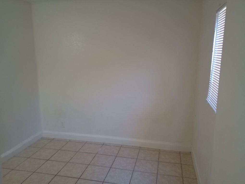 401 N D St #11 - Photo 7 of 11