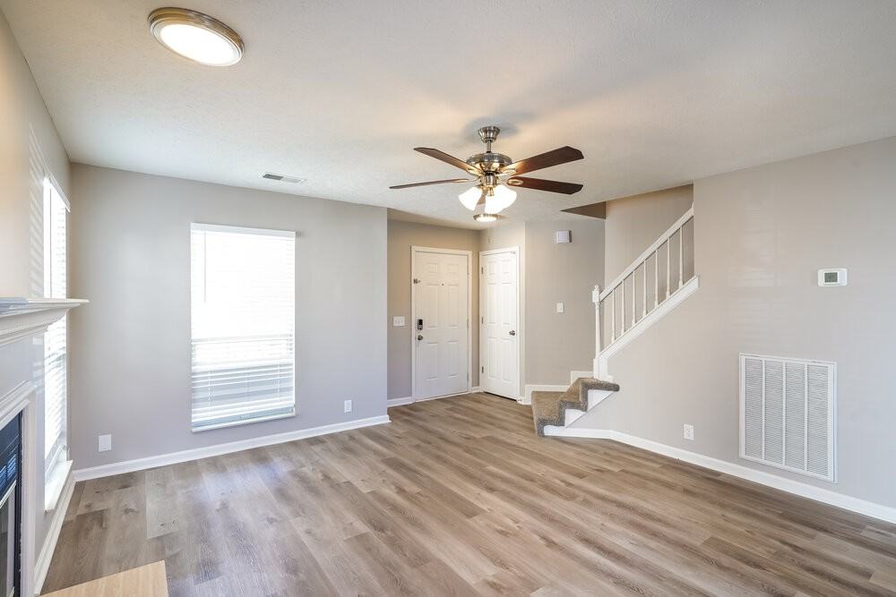 3106 Creekview Ln - Photo 4 of 17