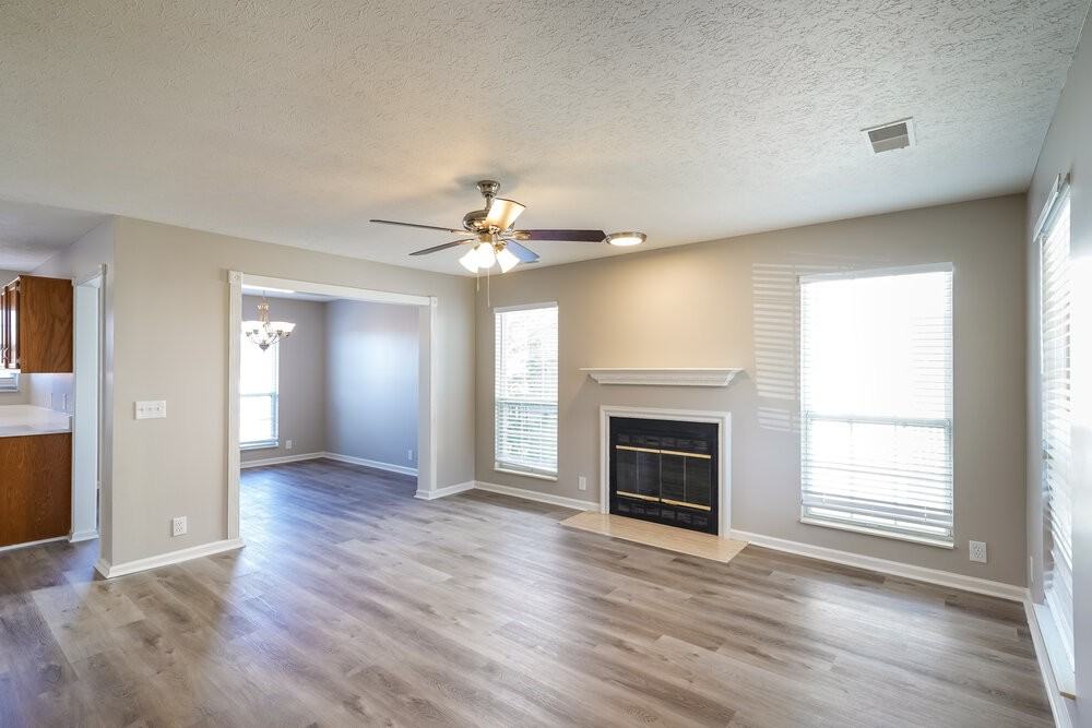 3106 Creekview Ln - Photo 5 of 17