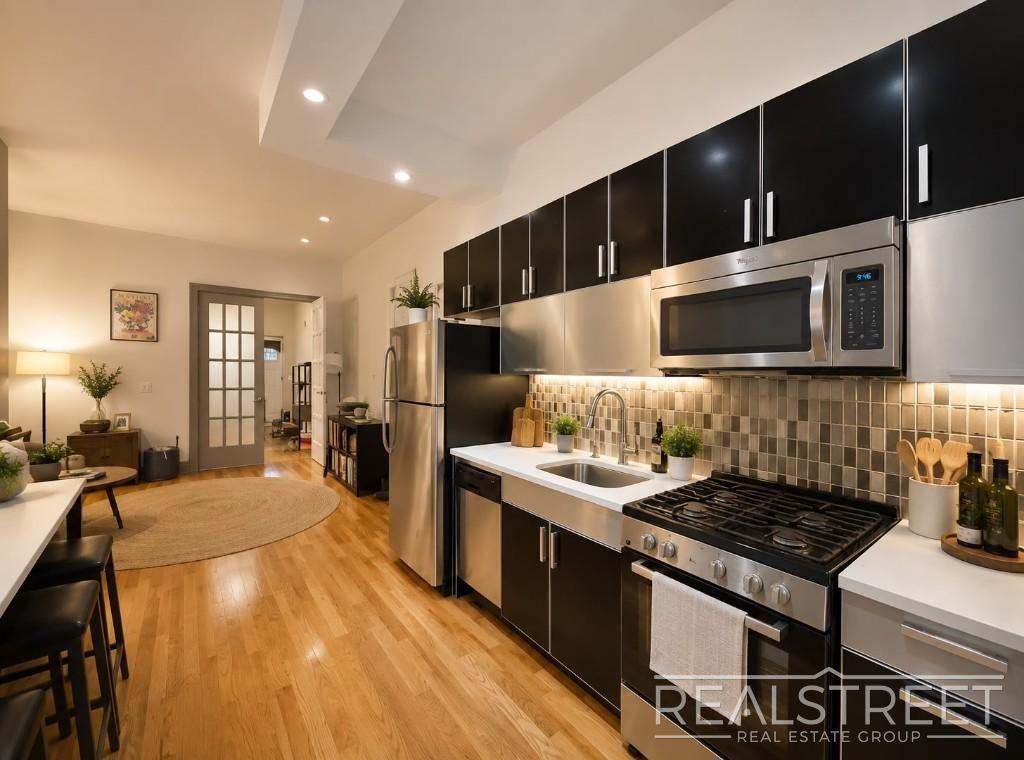 76 George Street #1R - Photo 2 of 9