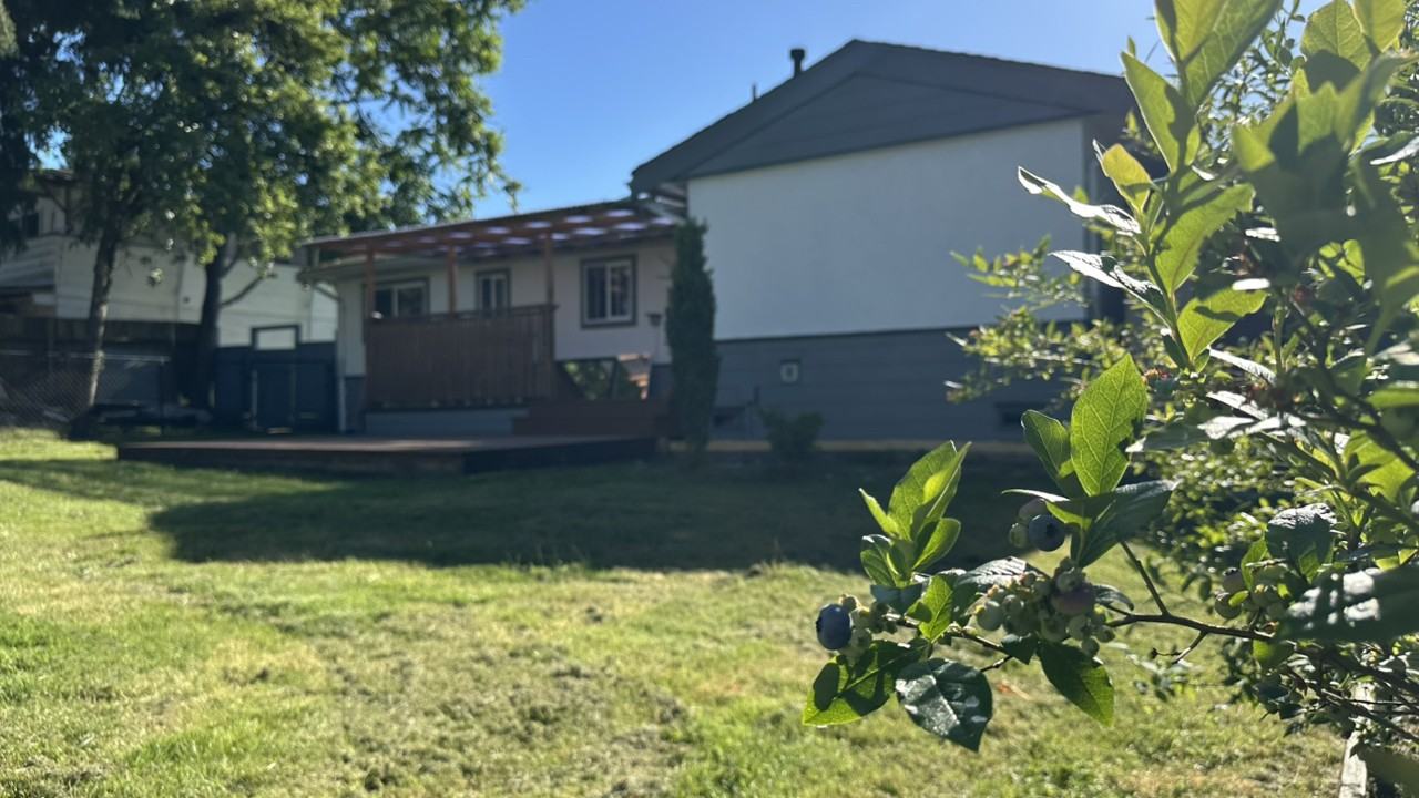 10930 141 St - Photo 2 of 5