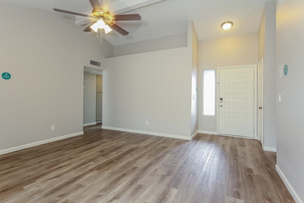 5526 W Garden Dr - Photo 4 of 16