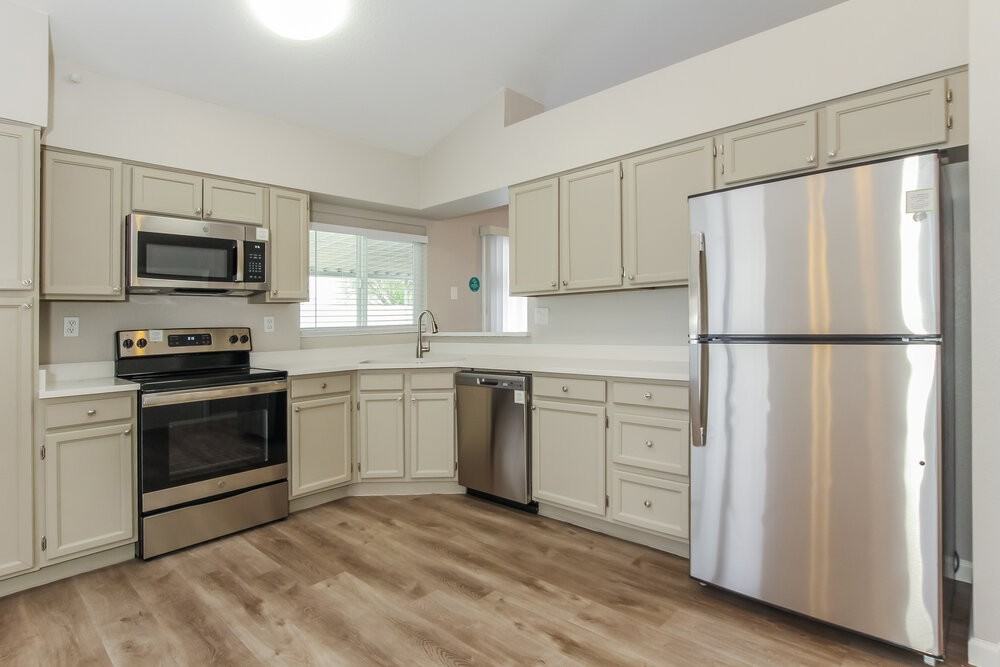 5526 W Garden Dr - Photo 7 of 16